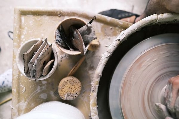 Comment organiser un atelier de poterie pour enfants : Matériel et conseils ?