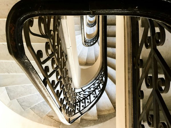 Quel style de main courante choisir pour son escalier ?