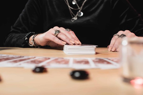 Tarot gratuit : comment éviter de se faire arnaquer ?
